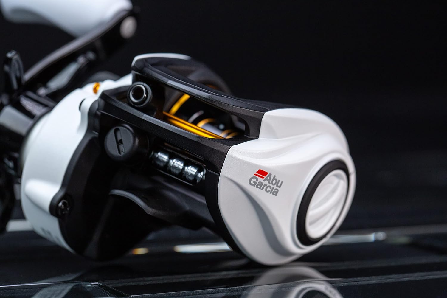 Abu Garcia Max Pro Low Profile Baitcast Fishing Reel - Image 6